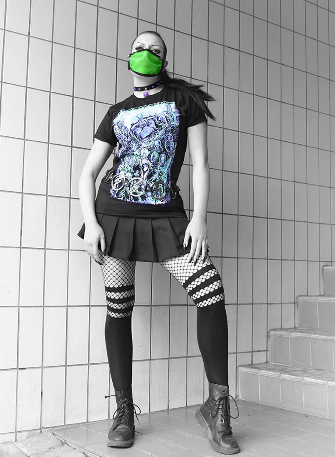 Strømpebukser med opaque striber og fiskenetprint over knæet