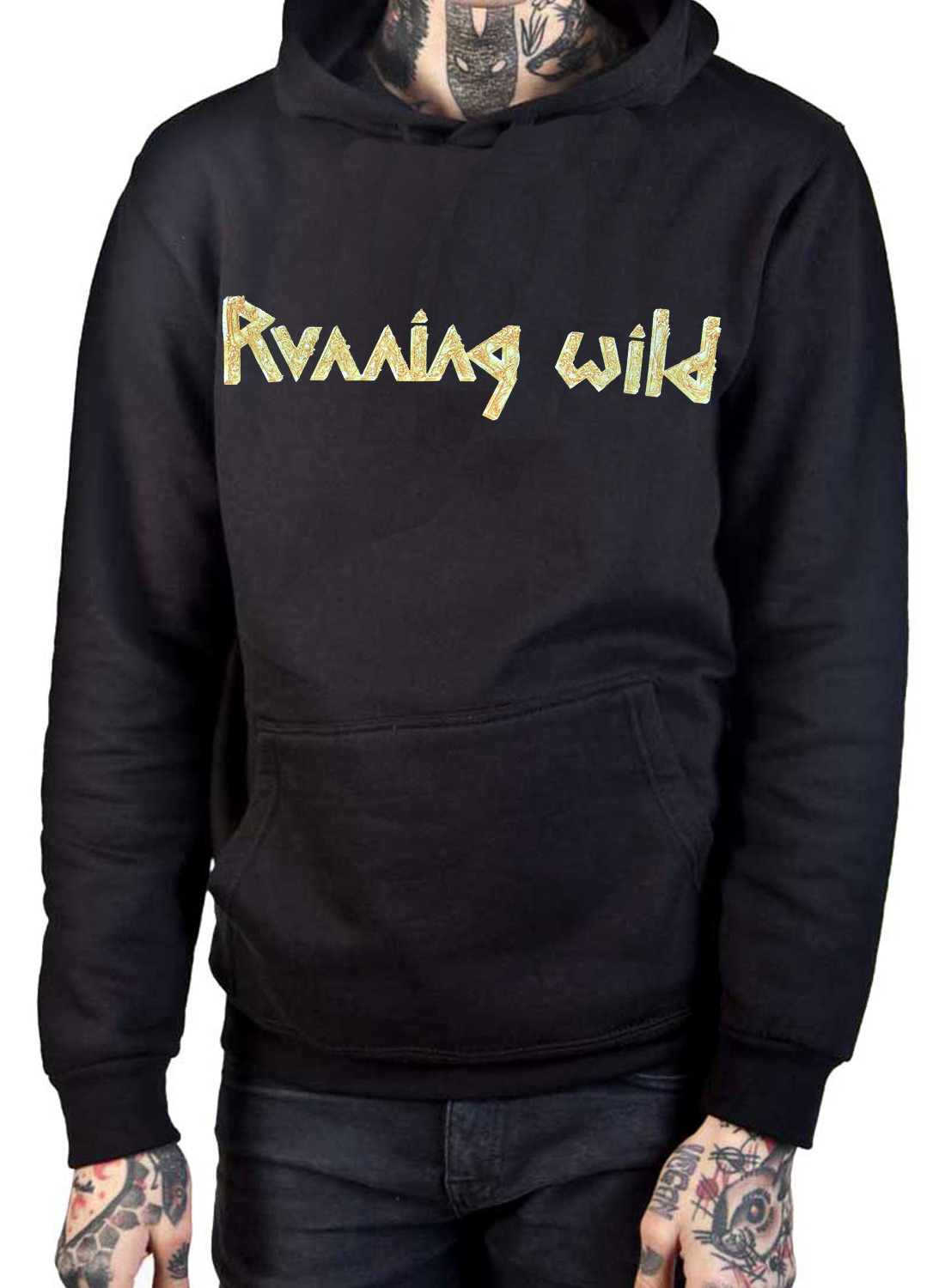 Løber vildt under Jolly Roger hættetrøje