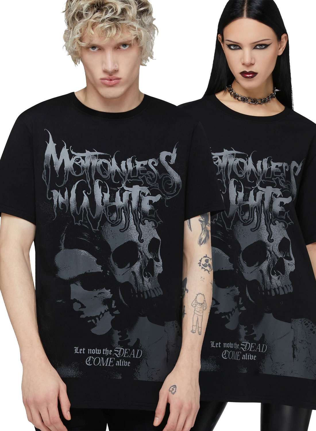 Sort ubevægelig i hvid t-shirt med Dead Come Alive-print og motiv af kranier i mørkt design