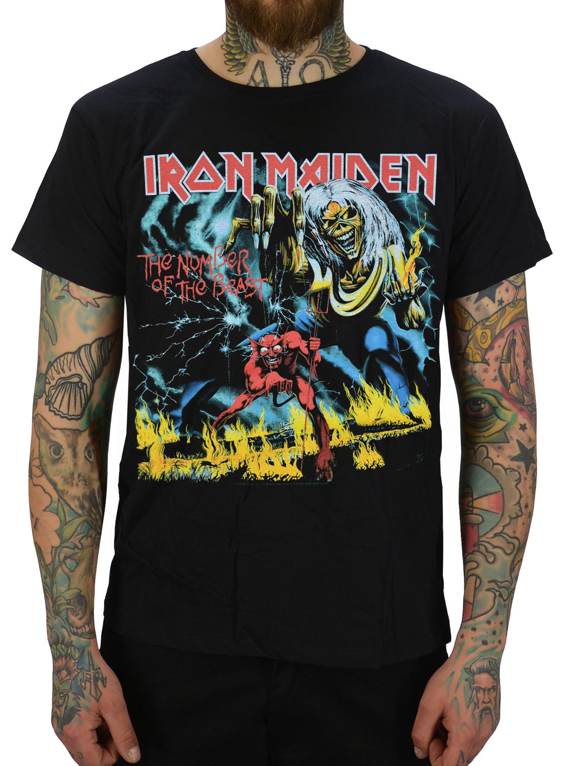 Iron Maiden Number Of The Beast T-shirt, med Eddie og dæmon motiv i brændende landskab.