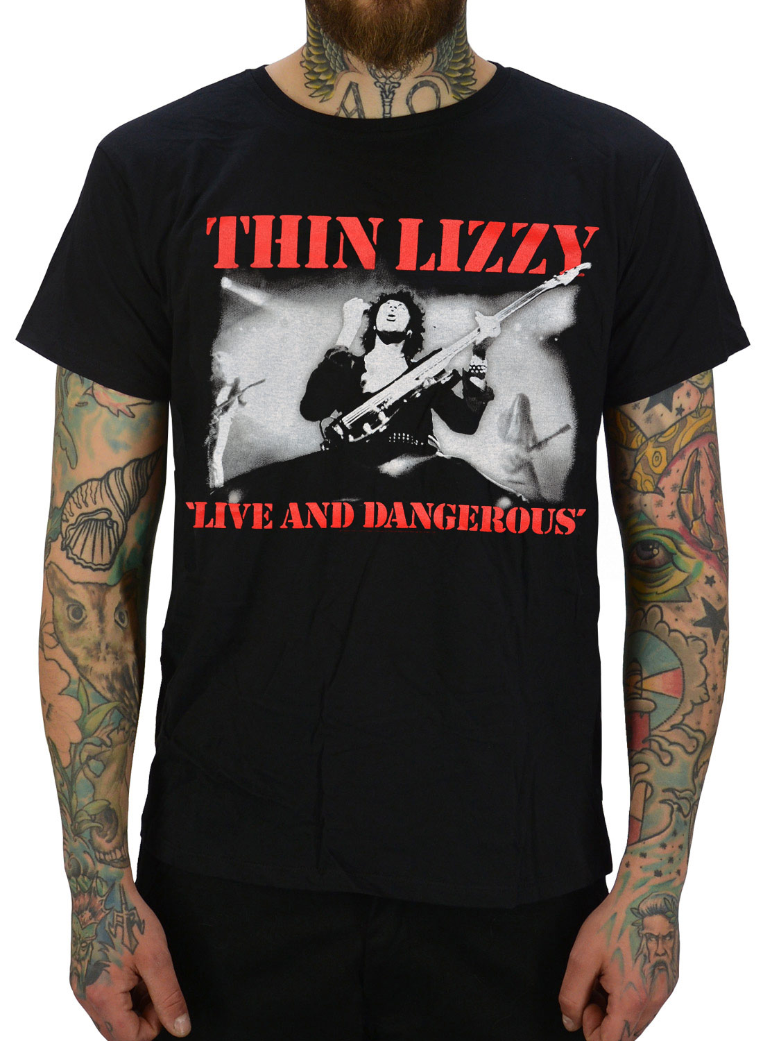 Tynd Lizzy Dangerous T-shirt sort med Live and Dangerous-motiv og rødt båndlogo foran.