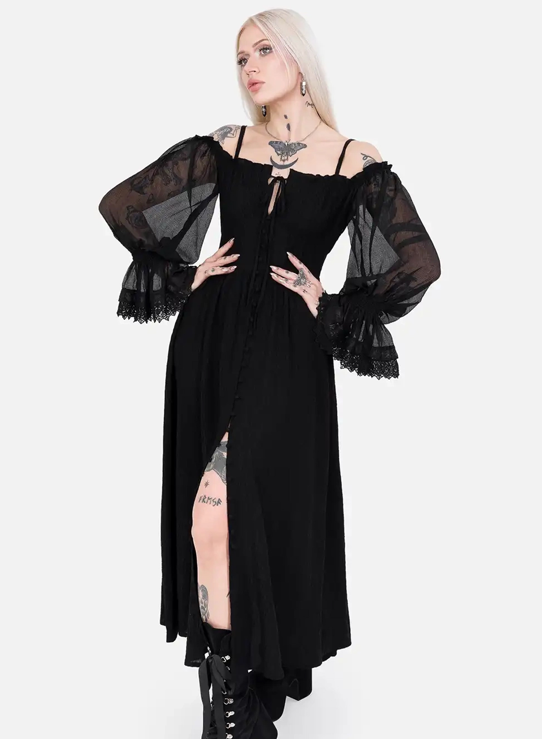 Restyle Night Calling sort gotisk maxikjole med gennemsigtige poetærmer og blondedetaljer