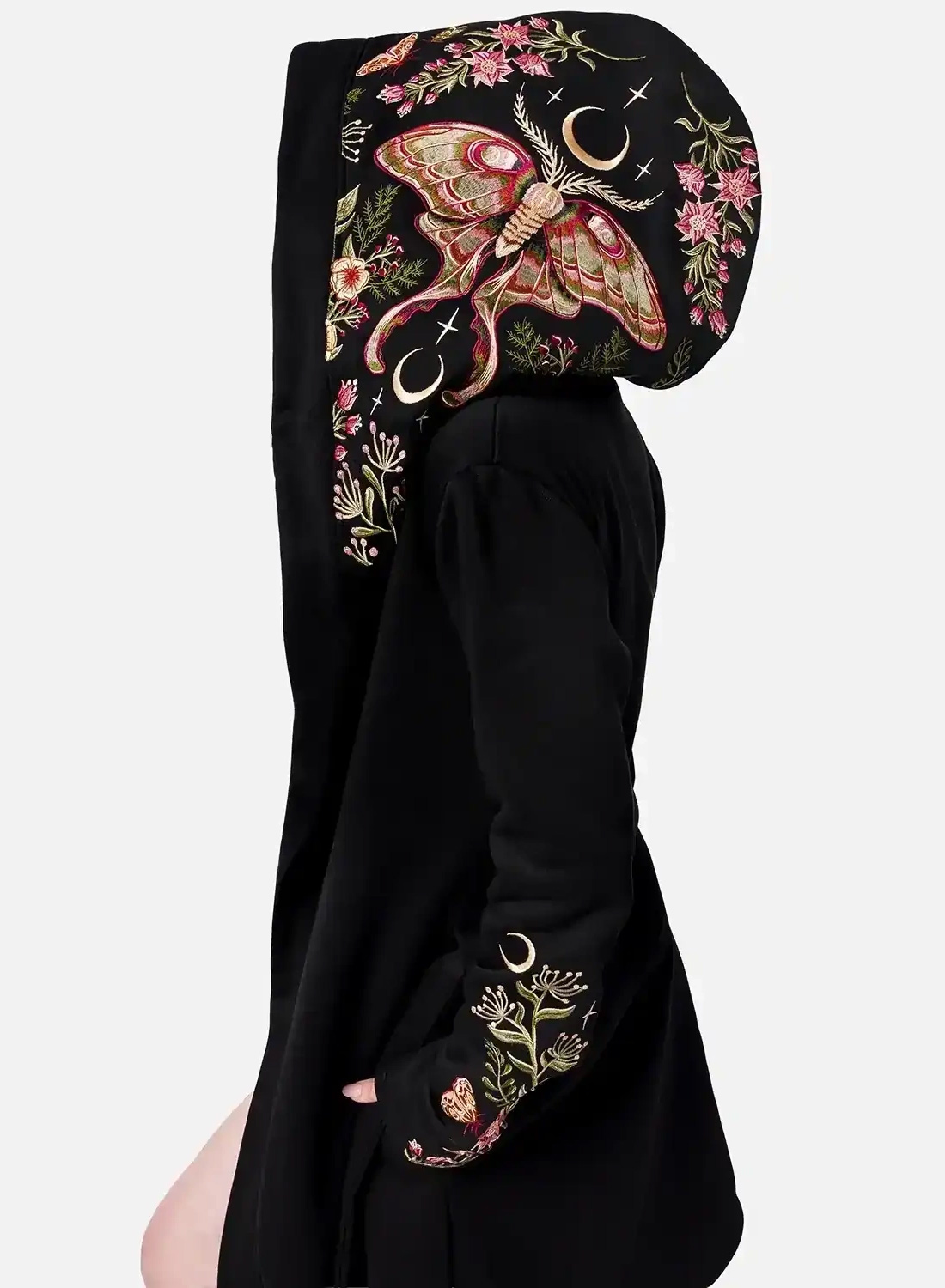 Restyle Wilderwood Hoodie - Sort gotisk hættetrøje med broderede Luna Moth, måner og skovblomster