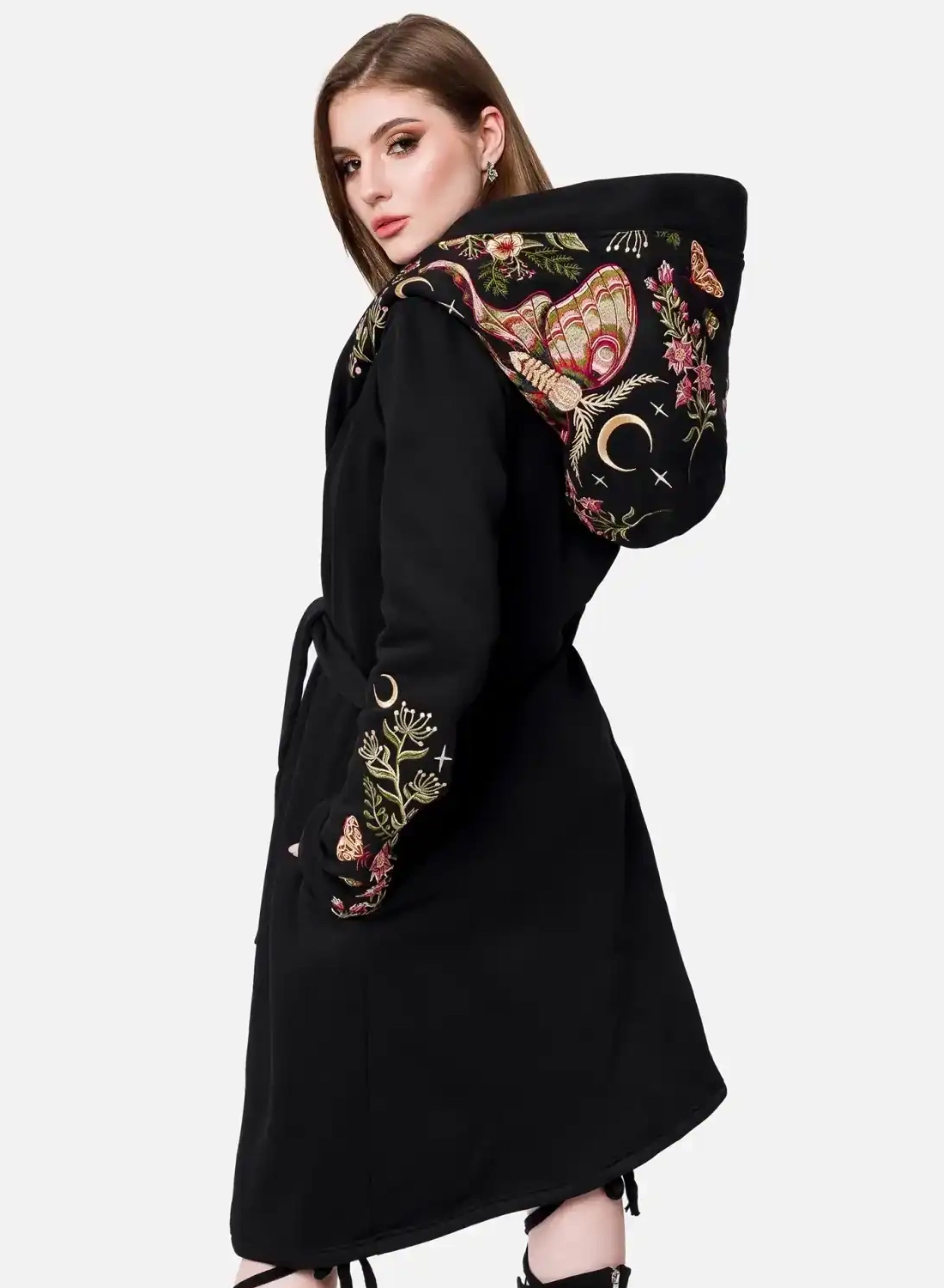 Restyle Wilderwood Hoodie - Sort gotisk hættetrøje med broderede Luna Moth, måner og skovblomster