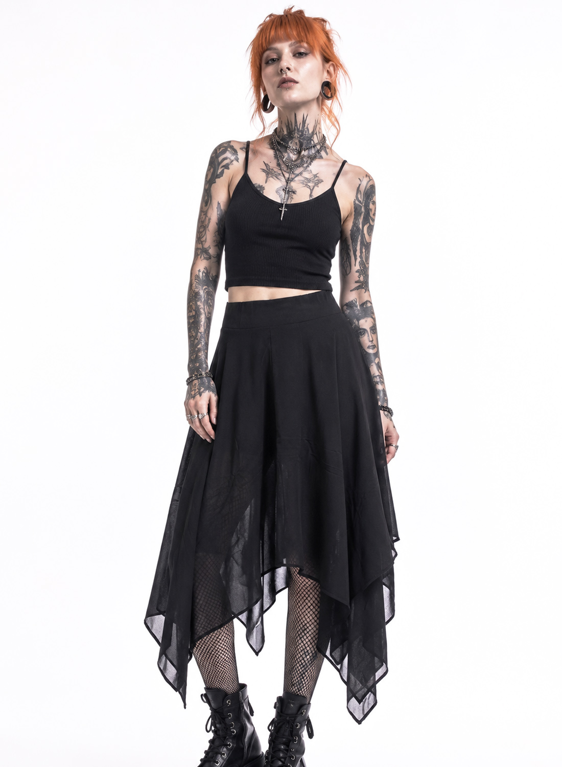 Midnight Shadow Skort – sort asymmetrisk gotisk nederdel med bred elastik i taljen, gennemsigtige lag, spidse ender og indbyggede hotpants.